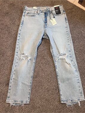 NWT Levi's womens Light Blue Distressed Wedgie Straight Jeans 30x26
